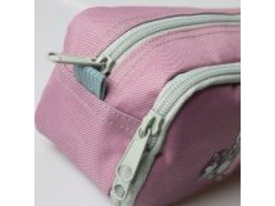 Детский пенал Land Rover Kids Pen Case, Pink/Grey, артикул LDGF580PUA от Land Rover Детский пенал Land Rover Kids Pen Case, Pink/Grey, артикул LDGF580PUA